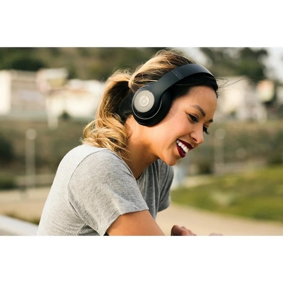 (NEW) Beats Studio 3 Wireless Noise Cancelling Matte Black Headphones - Picture 9 of 16